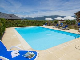 Camping Pas Cher vous présente avec son site Officiel campingpascher.fr, la Résidence Odalys Référence Le Buet classé 2 étoiles, située sur la commune de Morillon dans le département Haute-savoie (Rhône Alpes) en France. La résidence Odalys Référence Le Buet, vous présente un hébergement de type studio de 28 m² pour 4 personnes et télévision. La résidence Odalys Référence Le Buet vous proposeun séjour PAS CHER avec une REMISEdu sam. 21 mars au sam. 28 mars 2026, en promotion à -30% pour 7 nuits à 230,30 € au lieu de 329,0 € soit une Économie de 98,70 €. Cette location propose 14 dates différentes pour réserver votre séjour. Découvrez également les 5 autres gammes d'hébergements de la résidence. Les Avis clients pour la Résidence Odalys Référence Le Buet sont excellents avec une note moyenne de 9 sur 10. Piscine chauffée, Piscine extérieure, Boulangerie,... En savoir plus : cliquez-ICI.