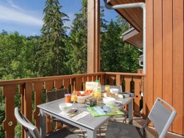 Camping Pas Cher vous présente avec son site Officiel campingpascher.fr, la Résidence Odalys Référence Le Buet classé 2 étoiles, située sur la commune de Morillon dans le département Haute-savoie (Rhône Alpes) en France. La résidence Odalys Référence Le Buet, vous présente un hébergement de type studio de 28 m² pour 4 personnes et télévision. La résidence Odalys Référence Le Buet vous proposeun séjour PAS CHER avec une REMISEdu sam. 21 mars au sam. 28 mars 2026, en promotion à -30% pour 7 nuits à 230,30 € au lieu de 329,0 € soit une Économie de 98,70 €. Cette location propose 14 dates différentes pour réserver votre séjour. Découvrez également les 5 autres gammes d'hébergements de la résidence. Les Avis clients pour la Résidence Odalys Référence Le Buet sont excellents avec une note moyenne de 9 sur 10. Piscine chauffée, Piscine extérieure, Boulangerie,... En savoir plus : cliquez-ICI.