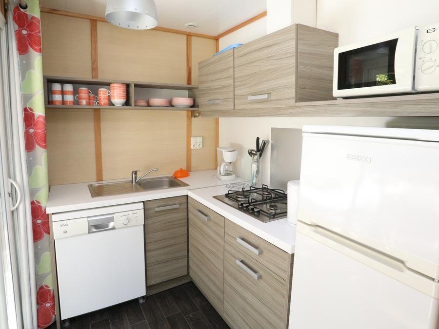 Camping Pas Cher vous présente avec son site Officiel campingpascher.fr, le Camping Paradis Val De Trie classé 4 étoiles, situé sur la commune de Moyenneville dans le département Somme (Picardie) en France. Le camping Paradis Val De Trie vous propose un hébergement de type chalet de 35 m² pour 6 personnes (télévision). L'établissement vous propose 23 autres types d'hébergements. Découvrez tous nos séjours à petits prix dans la commune et aux alentours de Moyenneville du département : Somme (Picardie). Les Avis clients pour le Camping Paradis Val De Trie sont excellents avec une note moyenne de 8 sur 10. RivièreÉtang, Piscine chauffée, Piscine couverte, Animation enfants, Animations familiales, Club enfants, Aire de jeux enfants, Canoë-kayak, Golf, Ping-pong, Plongée, Pétanque, Randonnée, Terrain multisports, Bar, Dépôt de pain, Plats à emporter, Restaurant, Snack/Bar, Supermarché, Épicerie,... En savoir plus : cliquez-ICI.