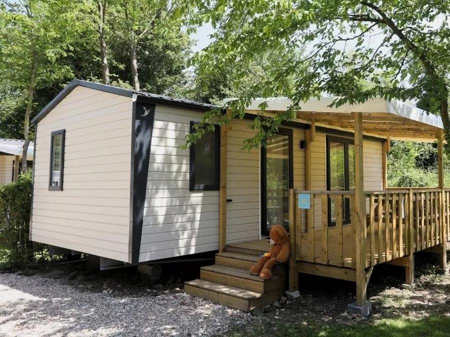 Camping Pas Cher vous présente avec son site Officiel campingpascher.fr, le Camping Paradis Val De Trie classé 4 étoiles, situé sur la commune de Moyenneville dans le département Somme (Picardie) en France. Le camping Paradis Val De Trie vous propose un hébergement de type mobil-home de 29 m² avec climatisation (télévision). Cet hébergement propose plus de 110 dates différentes pour réserver ! Pour dévouvrir la période la moins chère, consultez la rubrique 'Tarifs' et sélectionnez votre mois de départ. L'établissement vous propose 23 autres types d'hébergements. Découvrez tous nos séjours à petits prix dans la commune et aux alentours de Moyenneville du département : Somme (Picardie). Les Avis clients pour le Camping Paradis Val De Trie sont excellents avec une note moyenne de 8 sur 10. RivièreÉtang, Piscine chauffée, Piscine couverte, Animation enfants, Animations familiales, Club enfants, Aire de jeux enfants, Canoë-kayak, Golf, Ping-pong, Plongée, Pétanque, Randonnée, Terrain multisports, Bar, Dépôt de pain, Plats à emporter, Restaurant, Snack/Bar, Supermarché, Épicerie,... En savoir plus : cliquez-ICI.
