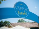 Camping Pas Cher vous présente avec son site Officiel campingpascher.fr, le Camping Paradis Val De Trie classé 4 étoiles, situé sur la commune de Moyenneville dans le département Somme (Picardie) en France. Le camping Paradis Val De Trie vous propose un hébergement de type mobil-home de 29 m² pour 6 personnes avec climatisation (télévision). L'établissement vous propose 23 autres types d'hébergements. Découvrez tous nos séjours à petits prix dans la commune et aux alentours de Moyenneville du département : Somme (Picardie). Les Avis clients pour le Camping Paradis Val De Trie sont excellents avec une note moyenne de 8 sur 10. RivièreÉtang, Piscine chauffée, Piscine couverte, Animation enfants, Animations familiales, Club enfants, Aire de jeux enfants, Canoë-kayak, Golf, Ping-pong, Plongée, Pétanque, Randonnée, Terrain multisports, Bar, Dépôt de pain, Plats à emporter, Restaurant, Snack/Bar, Supermarché, Épicerie,... En savoir plus : cliquez-ICI.