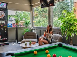 Camping Pas Cher vous présente avec son site Officiel campingpascher.fr, le Camping Sandaya Le Château Des Marais classé 5 étoiles, situé sur la commune de Muides Sur Loire dans le département Loir-et-cher (Centre Val De Loire) en France. Le camping Sandaya Le Château Des Marais, vous présente un hébergement de type mobil-home de 27 m² pour 5 personnes. Le camping Sandaya Le Château Des Marais vous propose du jeudi 07 mai au jeudi 14 mai 2026, en promotion à -20% pour 7 nuits à 358,40 € au lieu de 448,0 € soit une Économie de 89,60 €. Cette location propose 170 dates différentes pour réserver votre séjour. Découvrez également les 20 autres gammes d'hébergements du camping. Les Avis clients pour le Camping Sandaya Le Château Des Marais sont excellents avec une note moyenne de 9 sur 10. Parc aquatique, Piscine couverte, Piscine extérieure, Club ados, Club enfants, Aire de jeux enfants, Canoë-kayak, Court de tennis, Golf, Ping-pong, Piscine, Pétanque, Salle de jeux vidéo, Structure gonflable enfants, Terrain multisports, Bar, Dépôt de pain, Pizzeria, Plats à emporter, Restaurant, Snack/Bar, Épicerie,... En savoir plus : cliquez-ICI.