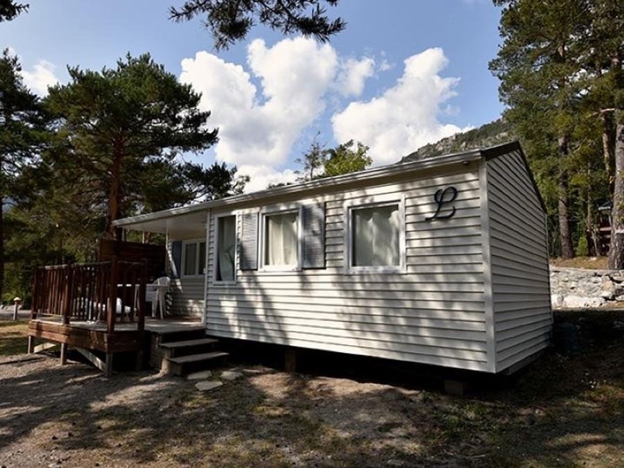 Camping Pas Cher vous présente avec son site Officiel campingpascher.fr, le Camping Domaine De L'Ubaye classé 5 étoiles, situé sur la commune de Meolans Revel dans le département Alpes-de-haute-provence (Provence Alpes Côte D'azur) en France. Le camping Domaine De L'Ubaye vous propose un hébergement de type mobil-home de 26 m² pour 2 personnes. Cet hébergement propose plus de 47 dates différentes pour réserver ! Pour dévouvrir la période la moins chère, consultez la rubrique 'Tarifs' et sélectionnez votre mois de départ. L'établissement vous propose 14 autres types d'hébergements. Découvrez tous nos séjours à petits prix dans la commune et aux alentours de Meolans Revel du département : Alpes-de-haute-provence (Provence Alpes Côte D'azur). Les Avis clients pour le Camping Domaine De L'Ubaye sont excellents avec une note moyenne de 8 sur 10. Rivière, Piscine chauffée, Piscine extérieure, Animation enfants, Aire de jeux enfants, Baby-foot, Canoë-kayak, Centre équestre, Court de tennis, Parcours sportif, Ping-pong, Pétanque, Randonnée, Salle de jeux vidéo, Terrain de basketball, Terrain de football, Terrain de volley-ball, Bar, Dépôt de pain, Plats à emporter, Restaurant, Snack/Bar, Supermarché, Épicerie,... En savoir plus : cliquez-ICI.
