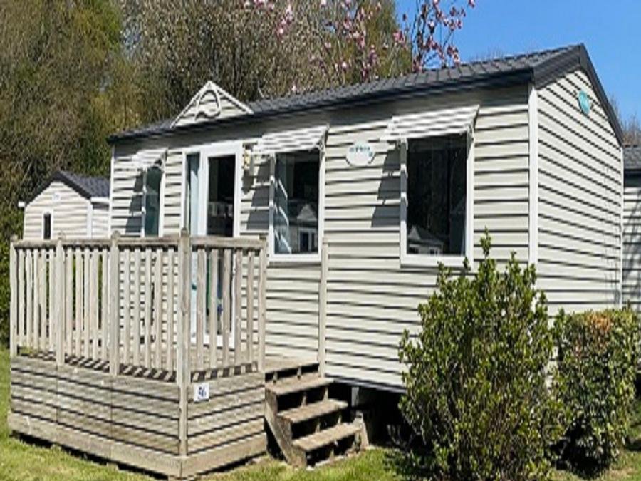 Camping Pas Cher vous présente avec son site Officiel campingpascher.fr, le Camping Flower Le Rompval classé 3 étoiles, situé sur la commune de Mers Les Bains dans le département Somme (Picardie) en France. Le camping Flower Le Rompval, vous présente un hébergement de type mobil-home de 33 m² et télévision. Le camping Flower Le Rompval vous propose du sam. 19 septembre au sam. 26 septembre 2026 pour 7 nuits à 448€. Cette location propose 75 dates différentes pour réserver votre séjour. Découvrez également les 16 autres gammes d'hébergements du camping. Les Avis clients pour le Camping Flower Le Rompval sont excellents avec une note moyenne de 8 sur 10. MerRivièreÉtang, Piscine chauffée, Piscine couverte, Animations familiales, Club enfants, Aire de jeux enfants, Canoë-kayak, Centre équestre, Location de bateaux, Ping-pong, Piscine, Pétanque, Randonnée, Structure gonflable enfants, Terrain multisports, Voile, Bar, Dépôt de pain, Pizzeria, Plats à emporter, Restaurant, Snack/Bar, Supermarché, Épicerie,... En savoir plus : cliquez-ICI.