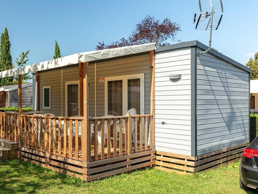 Camping Pas Cher vous présente avec son site Officiel campingpascher.fr, le Camping Lou Pignada classé 5 étoiles, situé sur la commune de Messanges dans le département Landes (Aquitaine) en France. Le camping Lou Pignada, vous présente un hébergement de type mobil-home de 27 m² avec climatisation et télévision. Le camping Lou Pignada vous propose du sam. 06 juin au sam. 13 juin 2026, en promotion à -25% pour 7 nuits à 441 € au lieu de 588,0 € soit une Économie de 147 €. Cette location propose 27 dates différentes pour réserver votre séjour. Découvrez également les 20 autres gammes d'hébergements du camping. Les Avis clients pour le Camping Lou Pignada sont de 7 sur 10. LacMer, Parc aquatique, Piscine couverte, Piscine extérieure, Animations familiales, Club ados, Club enfants, Aire de jeux enfants, Canoë-kayak, Court de tennis, Cyclisme, Jet-ski, Paddle, Ping-pong, Pétanque, Randonnée, Salle de jeux vidéo, Surf, Terrain de volley-ball, Bar, Dépôt de pain, Plats à emporter, Restaurant, Station-service, Supermarché,... En savoir plus : cliquez-ICI.