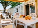 Cliquez pour découvrir toutes les photos de l'HÉBERGEMENT ! bungalow - camping Lou Pignada photo 2