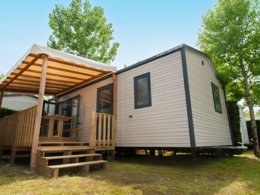 Camping Pas Cher vous présente avec son site Officiel campingpascher.fr, le Camping Lou Pignada classé 5 étoiles, situé sur la commune de Messanges dans le département Landes (Aquitaine) en France. Le camping Lou Pignada vous propose un hébergement de type mobil-home de 28 m² (télévision). L'établissement vous propose 8 autres types d'hébergements. Découvrez tous nos séjours à petits prix dans la commune et aux alentours de Messanges du département : Landes (Aquitaine). Les Avis clients pour le Camping Lou Pignada sont excellents avec une note moyenne de 8 sur 10. LacMer, Parc aquatique, Piscine couverte, Piscine extérieure, Animations familiales, Club ados, Club enfants, Aire de jeux enfants, Canoë-kayak, Court de tennis, Cyclisme, Jet-ski, Paddle, Ping-pong, Pétanque, Randonnée, Salle de jeux vidéo, Surf, Terrain de volley-ball, Bar, Dépôt de pain, Plats à emporter, Restaurant, Station-service, Supermarché,... En savoir plus : cliquez-ICI.