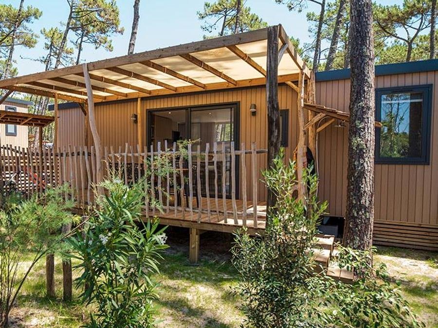 Camping Pas Cher vous présente avec son site Officiel campingpascher.fr, le Camping Le Vieux Port classé 5 étoiles, situé sur la commune de Messanges dans le département Landes (Aquitaine) en France. Le camping Le Vieux Port vous propose un hébergement de type mobil-home de 40 m² pour 5 personnes avec climatisation (télévision). L'établissement vous propose 21 autres types d'hébergements. Découvrez tous nos séjours à petits prix dans la commune et aux alentours de Messanges du département : Landes (Aquitaine). Les Avis clients pour le Camping Le Vieux Port sont excellents avec une note moyenne de 8 sur 10. Mer, Parc aquatique, Piscine couverte, Piscine extérieure, Animations familiales, Club ados, Club enfants, Aire de jeux enfants, Canoë-kayak, Centre équestre, Court de padel en extérieur, Court de tennis, Golf, Parcours sportif, Ping-pong, Pétanque, Salle de jeux vidéo, Surf, Terrain de badminton, Terrain de beach-volley, Terrain de football, Terrain de volley-ball, Terrain multisports, Bar, Brasserie, Dépôt de pain, Plats à emporter, Restaurant, Snack/Bar, Épicerie,... En savoir plus : cliquez-ICI.
