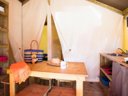 Cliquez pour découvrir toutes les photos de l'HÉBERGEMENT ! tente en toile et bois - camping Le Vieux Port photo 2