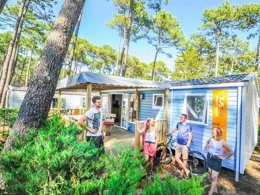 Camping Pas Cher vous présente avec son site Officiel campingpascher.fr, le Camping Le Vieux Port classé 5 étoiles, situé sur la commune de Messanges dans le département Landes (Aquitaine) en France. Le camping Le Vieux Port, vous présente un hébergement de type mobil-home de 34 m² avec climatisation et télévision. Le camping Le Vieux Port vous proposeun séjour PAS CHER avec une REMISEdu sam. 30 mai au sam. 06 juin 2026, en promotion à -73% pour 7 nuits à 329 € au lieu de 1222,0 € soit une Économie de 893 €. Cette location propose 17 dates différentes pour réserver votre séjour. Découvrez également les 20 autres gammes d'hébergements du camping. Les Avis clients pour le Camping Le Vieux Port sont excellents avec une note moyenne de 8 sur 10. Mer, Parc aquatique, Piscine couverte, Piscine extérieure, Animations familiales, Club ados, Club enfants, Aire de jeux enfants, Canoë-kayak, Centre équestre, Court de padel en extérieur, Court de tennis, Golf, Parcours sportif, Ping-pong, Pétanque, Salle de jeux vidéo, Surf, Terrain de badminton, Terrain de beach-volley, Terrain de football, Terrain de volley-ball, Terrain multisports, Bar, Brasserie, Dépôt de pain, Plats à emporter, Restaurant, Snack/Bar, Épicerie,... En savoir plus : cliquez-ICI.