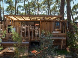 Camping Pas Cher vous présente avec son site Officiel campingpascher.fr, le Camping Le Vieux Port classé 5 étoiles, situé sur la commune de Messanges dans le département Landes (Aquitaine) en France. Le camping Le Vieux Port, vous présente un hébergement de type tente de 17 m² pour 2 personnes et télévision. Le camping Le Vieux Port vous propose du mercredi 01 avril au mercredi 08 avril 2026 pour 7 nuits à 497€. Cette location propose 119 dates différentes pour réserver votre séjour. Découvrez également les 20 autres gammes d'hébergements du camping. Les Avis clients pour le Camping Le Vieux Port sont excellents avec une note moyenne de 8 sur 10. Mer, Parc aquatique, Piscine couverte, Piscine extérieure, Animations familiales, Club ados, Club enfants, Aire de jeux enfants, Canoë-kayak, Centre équestre, Court de padel en extérieur, Court de tennis, Golf, Parcours sportif, Ping-pong, Pétanque, Salle de jeux vidéo, Surf, Terrain de badminton, Terrain de beach-volley, Terrain de football, Terrain de volley-ball, Terrain multisports, Bar, Brasserie, Dépôt de pain, Plats à emporter, Restaurant, Snack/Bar, Épicerie,... En savoir plus : cliquez-ICI.