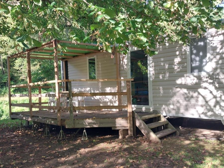 Camping Pas Cher vous présente avec son site Officiel campingpascher.fr, le Camping Le Capelan classé 4 étoiles, situé sur la commune de Meyrueis dans le département Lozere (Languedoc Roussillon) en France. Le camping Le Capelan, vous présente un hébergement de type mobil-home de 25 m² et télévision. Le camping Le Capelan vous propose du sam. 27 juin au sam. 04 juillet 2026 pour 7 nuits à 332€. Cette location propose 12 dates différentes pour réserver votre séjour. Découvrez également les 8 autres gammes d'hébergements du camping. Les Avis clients pour le Camping Le Capelan sont excellents avec une note moyenne de 8 sur 10. LacRivière, Piscine chauffée, Piscine extérieure, Animation enfants, Baby-foot, Canoë-kayak, Canyoning, Centre équestre, Cyclisme, Escalade, Flipper, Ping-pong, Piscine, Pétanque, Randonnée, Terrain multisports, Trampoline, Bar, Plats à emporter, Snack/Bar, Supermarché, Épicerie,... En savoir plus : cliquez-ICI.