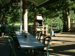Camping Pas Cher vous présente avec son site Officiel campingpascher.fr, le Camping Le Jardin Des Cévennes classé 3 étoiles, situé sur la commune de Meyrueis dans le département Lozere (Languedoc Roussillon) en France. Le camping Le Jardin Des Cévennes vous propose un hébergement de type bungalow toilé de 21 m² pour 1 personne. L'établissement vous propose 8 autres types d'hébergements. Découvrez tous nos séjours à petits prix dans la commune et aux alentours de Meyrueis du département : Lozere (Languedoc Roussillon). Les Avis clients pour le Camping Le Jardin Des Cévennes sont excellents avec une note moyenne de 8 sur 10. Piscine chauffée, Piscine extérieure, Aire de jeux enfants, Baby-foot, Centre équestre, Court de tennis, Ping-pong, Pétanque, Randonnée, Salle de jeux vidéo, Bar, Dépôt de pain, Plats à emporter, Snack/Bar, Supermarché, Épicerie,... En savoir plus : cliquez-ICI.