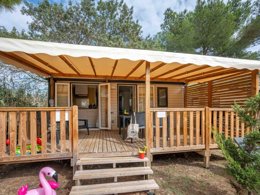 Camping Pas Cher vous présente avec son site Officiel campingpascher.fr, le Camping Beau Rivage - Ciela Village classé 4 étoiles, situé sur la commune de Meze dans le département Hérault (Languedoc Roussillon) en France. Le camping Beau Rivage - Ciela Village, vous présente un hébergement de type mobil-home de 26 m² avec climatisation et télévision. Le camping Beau Rivage - Ciela Village vous propose du jeudi 01 octobre au jeudi 08 octobre 2026, en promotion à -15% pour 7 nuits à 273,70 € au lieu de 322,0 € soit une Économie de 48,30 €. Cette location propose 62 dates différentes pour réserver votre séjour. Découvrez également les 5 autres gammes d'hébergements du camping. Les Avis clients pour le Camping Beau Rivage - Ciela Village sont excellents avec une note moyenne de 8 sur 10. Piscine couverte, Piscine extérieure, Animations familiales, Club enfants, Aire de jeux enfants, Baby-foot, Canoë-kayak, Centre équestre, Court de tennis, Plongée, Pétanque, Salle de fitness, Surf, Terrain multisports, Dépôt de pain, Supermarché,... En savoir plus : cliquez-ICI.
