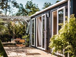 Camping Pas Cher vous présente avec son site Officiel campingpascher.fr, le Camping Beau Rivage - Ciela Village classé 4 étoiles, situé sur la commune de Meze dans le département Hérault (Languedoc Roussillon) en France. Le camping Beau Rivage - Ciela Village, vous présente un hébergement de type mobil-home de 30 m² pour 5 personnes avec climatisation et télévision. Le camping Beau Rivage - Ciela Village vous propose du sam. 03 octobre au sam. 10 octobre 2026, en promotion à -14% pour 7 nuits à 329,80 € au lieu de 388,0 € soit une Économie de 58,20 €. Cette location propose 65 dates différentes pour réserver votre séjour. Découvrez également les 5 autres gammes d'hébergements du camping. Les Avis clients pour le Camping Beau Rivage - Ciela Village sont excellents avec une note moyenne de 8 sur 10. Piscine couverte, Piscine extérieure, Animations familiales, Club enfants, Aire de jeux enfants, Baby-foot, Canoë-kayak, Centre équestre, Court de tennis, Plongée, Pétanque, Salle de fitness, Surf, Terrain multisports, Dépôt de pain, Supermarché,... En savoir plus : cliquez-ICI.