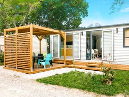 Camping Pas Cher vous présente avec son site Officiel campingpascher.fr, le Camping La Garenne classé 3 étoiles, situé sur la commune de Nefiach dans le département Pyrénées-orientales (Languedoc Roussillon) en France. Le camping La Garenne vous propose un hébergement de type mobil-home de 31 m² (télévision). L'établissement vous propose 6 autres types d'hébergements. Découvrez tous nos séjours à petits prix dans la commune et aux alentours de Nefiach du département : Pyrénées-orientales (Languedoc Roussillon). Les Avis clients pour le Camping La Garenne sont excellents avec une note moyenne de 8 sur 10. Piscine chauffée, Piscine extérieure, Animations familiales, Aire de jeux enfants, Canoë-kayak, Cyclisme, Ping-pong, Pétanque, Randonnée, Structure gonflable enfants, Trampoline, Bar, Dépôt de pain, Pizzeria, Plats à emporter, Snack/Bar, Épicerie,... En savoir plus : cliquez-ICI.