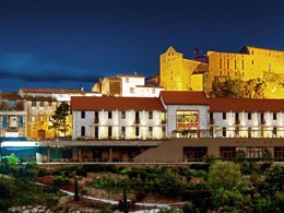 Camping Pas Cher vous présente avec son site Officiel campingpascher.fr, le Camping La Garenne classé 3 étoiles, situé sur la commune de Nefiach dans le département Pyrénées-orientales (Languedoc-roussillon) en France. Le camping La Garenne vous propose un hébergement de type bungalow toilé de 16 m² (télévision). L'établissement vous propose 2 autres types d'hébergements. Découvrez tous nos séjours à petits prix dans la commune et aux alentours de Nefiach du département : Pyrénées-orientales (Languedoc-roussillon). Les Avis clients pour le Camping La Garenne sont excellents avec une note moyenne de 8 sur 10. Piscine chauffée, Piscine extérieure, Animations familiales, Aire de jeux enfants, Canoë-kayak, Cyclisme, Ping-pong, Pétanque, Randonnée, Structure gonflable enfants, Trampoline, Bar, Dépôt de pain, Pizzeria, Plats à emporter, Snack/Bar, Épicerie,... En savoir plus : cliquez-ICI.