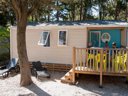 Camping Pas Cher vous présente avec son site Officiel campingpascher.fr, le Camping Flower Saint Lambert classé 3 étoiles, situé sur la commune de Millau dans le département Aveyron (Midi Pyrénées) en France. Le camping Flower Saint Lambert, vous présente un hébergement de type mobil-home de 35 m² avec climatisation et télévision. Le camping Flower Saint Lambert vous propose du mardi 26 mai au mardi 02 juin 2026 pour 7 nuits à 392€. Cette location propose 101 dates différentes pour réserver votre séjour. Découvrez également les 11 autres gammes d'hébergements du camping. Les Avis clients pour le Camping Flower Saint Lambert sont excellents avec une note moyenne de 8 sur 10. Piscine chauffée, Piscine extérieure, Animations familiales, Club enfants, Aire de jeux enfants, Baby-foot, Canoë-kayak, Court de tennis, Ping-pong, Piscine, Pétanque, Randonnée, Salle de jeux vidéo, Terrain de football, Plats à emporter, Snack/Bar, Épicerie,... En savoir plus : cliquez-ICI.