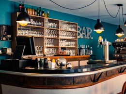 Camping Pas Cher vous présente avec son site Officiel campingpascher.fr, le Camping Flower Saint Lambert classé 3 étoiles, situé sur la commune de Millau dans le département Aveyron (Midi Pyrénées) en France. Le camping Flower Saint Lambert, vous présente un hébergement de type tente en toile et bois de 27 m² pour 2 personnes. Le camping Flower Saint Lambert vous propose du mardi 26 mai au mardi 02 juin 2026 pour 7 nuits à 553€. Cette location propose 101 dates différentes pour réserver votre séjour. Découvrez également les 11 autres gammes d'hébergements du camping. Les Avis clients pour le Camping Flower Saint Lambert sont excellents avec une note moyenne de 8 sur 10. Piscine chauffée, Piscine extérieure, Animations familiales, Club enfants, Aire de jeux enfants, Baby-foot, Canoë-kayak, Court de tennis, Ping-pong, Piscine, Pétanque, Randonnée, Salle de jeux vidéo, Terrain de football, Plats à emporter, Snack/Bar, Épicerie,... En savoir plus : cliquez-ICI.