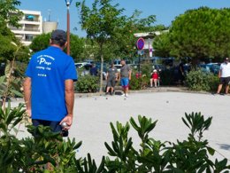 Camping Pas Cher vous présente avec son site Officiel campingpascher.fr, le Camping Siblu De La Plage Mimizan Funpass Inclus classé 4 étoiles, situé sur la commune de Mimizan dans le département Landes (Aquitaine) en France. Le camping Siblu De La Plage Mimizan Funpass Inclus, vous présente un hébergement de type mobil-home de 45 m². Le camping Siblu De La Plage Mimizan Funpass Inclus vous propose du sam. 22 août au sam. 29 août 2026 pour 7 nuits à 875€. Cette location propose 3 dates différentes pour réserver votre séjour. Découvrez également les 7 autres gammes d'hébergements du camping. Les Avis clients pour le Camping Siblu De La Plage Mimizan Funpass Inclus sont excellents avec une note moyenne de 8 sur 10. Parc aquatique, Piscine couverte, Piscine extérieure, Animations familiales, Club ados, Club enfants, Aire de jeux enfants, Canoë-kayak, Centre équestre, Cyclisme, Escalade, Ping-pong, Plongée, Pétanque, Salle de fitness, Surf, Terrain de basketball, Terrain multisports, Bar, Dépôt de pain, Plats à emporter, Restaurant, Snack/Bar, Station-service, Supermarché, Épicerie,... En savoir plus : cliquez-ICI.