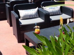 Camping Pas Cher vous présente avec son site Officiel campingpascher.fr, le Camping Siblu De La Plage Mimizan Funpass Inclus classé 4 étoiles, situé sur la commune de Mimizan dans le département Landes (Aquitaine) en France. Le camping Siblu De La Plage Mimizan Funpass Inclus, vous présente un hébergement de type mobil-home pour 6 personnes. Le camping Siblu De La Plage Mimizan Funpass Inclus vous propose du sam. 20 juin au sam. 27 juin 2026 pour 7 nuits à 385€. Cette location propose 9 dates différentes pour réserver votre séjour. Découvrez également les 7 autres gammes d'hébergements du camping. Les Avis clients pour le Camping Siblu De La Plage Mimizan Funpass Inclus sont excellents avec une note moyenne de 8 sur 10. Parc aquatique, Piscine couverte, Piscine extérieure, Animations familiales, Club ados, Club enfants, Aire de jeux enfants, Canoë-kayak, Centre équestre, Cyclisme, Escalade, Ping-pong, Plongée, Pétanque, Salle de fitness, Surf, Terrain de basketball, Terrain multisports, Bar, Dépôt de pain, Plats à emporter, Restaurant, Snack/Bar, Station-service, Supermarché, Épicerie,... En savoir plus : cliquez-ICI.