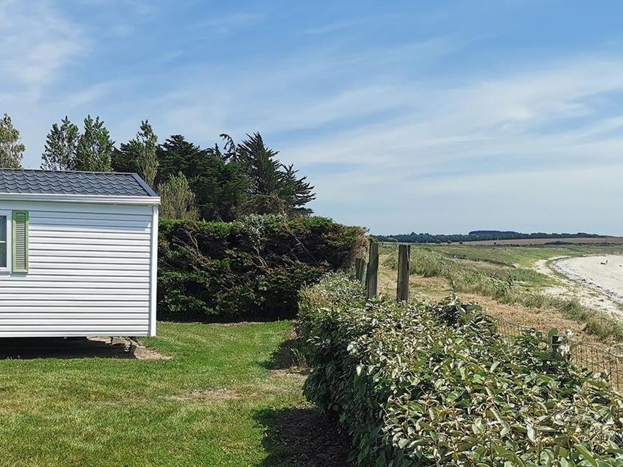 Camping Pas Cher vous présente avec son site Officiel campingpascher.fr, le Camping Et Parc Les Goelands classé 3 étoiles, situé sur la commune de Ambon dans le département Morbihan (Bretagne) en France. Le camping Et Parc Les Goelands vous propose un hébergement de type mobil-home de 29 m² (télévision). L'établissement vous propose 8 autres types d'hébergements. Découvrez tous nos séjours à petits prix dans la commune et aux alentours de Ambon du département : Morbihan (Bretagne). Les Avis clients pour le Camping Et Parc Les Goelands sont excellents avec une note moyenne de 8 sur 10. Mer, Piscine chauffée, Piscine couverte, Animations familiales, Aire de jeux enfants, Cyclisme, Ping-pong, Planche à voile, Pétanque, Randonnée, Terrain de beach-volley, Terrain multisports, Trampoline, kiteSurf, Bar, Dépôt de pain, Plats à emporter, Restaurant, Snack/Bar, Supermarché,... En savoir plus : cliquez-ICI.
