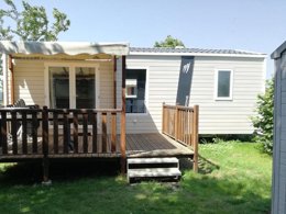 Camping Pas Cher vous présente avec son site Officiel campingpascher.fr, le Camping Et Parc Les Goelands classé 3 étoiles, situé sur la commune de Ambon dans le département Morbihan (Bretagne) en France. Le camping Et Parc Les Goelands, vous présente un hébergement de type mobil-home de 29 m² et télévision. Le camping Et Parc Les Goelands vous propose du sam. 26 septembre au sam. 03 octobre 2026 pour 7 nuits à 315€. Cette location propose 28 dates différentes pour réserver votre séjour. Découvrez également les 7 autres gammes d'hébergements du camping. Les Avis clients pour le Camping Et Parc Les Goelands sont excellents avec une note moyenne de 8 sur 10. Mer, Piscine chauffée, Piscine couverte, Animations familiales, Aire de jeux enfants, Cyclisme, Ping-pong, Planche à voile, Pétanque, Randonnée, Terrain de beach-volley, Terrain multisports, Trampoline, kiteSurf, Bar, Dépôt de pain, Plats à emporter, Restaurant, Snack/Bar, Supermarché,... En savoir plus : cliquez-ICI.