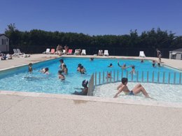 Camping Pas Cher vous présente avec son site Officiel campingpascher.fr, le Camping Au Lac D'Hautibus*** classé 3 étoiles, situé sur la commune de Argentonnay dans le département Deux-sèvres (Poitou Charentes) en France. Le camping Au Lac D'Hautibus*** vous propose un hébergement de type lodge de 36 m² pour 6 personnes avec climatisation (télévision). L'établissement vous propose 7 autres types d'hébergements. Découvrez tous nos séjours à petits prix dans la commune et aux alentours de Argentonnay du département : Deux-sèvres (Poitou Charentes). Les Avis clients pour le Camping Au Lac D'Hautibus*** sont de 7 sur 10. Piscine chauffée, Piscine extérieure, Animation enfants, Animations familiales, Aire de jeux enfants, Baby-foot, Canoë-kayak, Golf, Ping-pong, Randonnée, Salle de jeux vidéo, Terrain multisports, Bar, Boulangerie, Restaurant, Snack/Bar, Supermarché, Épicerie,... En savoir plus : cliquez-ICI.