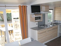 Camping Pas Cher vous présente avec son site Officiel campingpascher.fr, le Camping Au Lac D'Hautibus*** classé 3 étoiles, situé sur la commune de Argentonnay dans le département Deux-sèvres (Poitou Charentes) en France. Le camping Au Lac D'Hautibus*** vous propose un hébergement de type mobil-home de 32 m² pour 5 personnes (télévision). L'établissement vous propose 10 autres types d'hébergements. Découvrez tous nos séjours à petits prix dans la commune et aux alentours de Argentonnay du département : Deux-sèvres (Poitou Charentes). Les Avis clients pour le Camping Au Lac D'Hautibus*** sont de 7 sur 10. Piscine chauffée, Piscine extérieure, Animation enfants, Animations familiales, Aire de jeux enfants, Baby-foot, Canoë-kayak, Golf, Ping-pong, Randonnée, Salle de jeux vidéo, Terrain multisports, Bar, Boulangerie, Restaurant, Snack/Bar, Supermarché, Épicerie,... En savoir plus : cliquez-ICI.