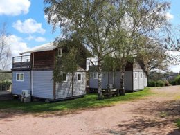 Camping Pas Cher vous présente avec son site Officiel campingpascher.fr, le Camping Au Lac D'Hautibus*** classé 3 étoiles, situé sur la commune de Argentonnay dans le département Deux-sèvres (Poitou Charentes) en France. Le camping Au Lac D'Hautibus*** vous propose un hébergement de type lodge de 36 m² pour 6 personnes avec climatisation (télévision). L'établissement vous propose 10 autres types d'hébergements. Découvrez tous nos séjours à petits prix dans la commune et aux alentours de Argentonnay du département : Deux-sèvres (Poitou Charentes). Les Avis clients pour le Camping Au Lac D'Hautibus*** sont de 7 sur 10. Piscine chauffée, Piscine extérieure, Animation enfants, Animations familiales, Aire de jeux enfants, Baby-foot, Canoë-kayak, Golf, Ping-pong, Randonnée, Salle de jeux vidéo, Terrain multisports, Bar, Boulangerie, Restaurant, Snack/Bar, Supermarché, Épicerie,... En savoir plus : cliquez-ICI.