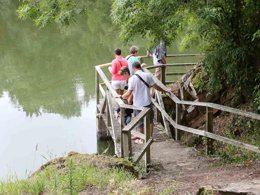 Camping Pas Cher vous présente avec son site Officiel campingpascher.fr, le Camping Au Lac D'Hautibus*** classé 3 étoiles, situé sur la commune de Argentonnay dans le département Deux-sèvres (Poitou Charentes) en France. Le camping Au Lac D'Hautibus***, vous présente un hébergement de type mobil-home de 24 m² pour 2 personnes et télévision. Le camping Au Lac D'Hautibus*** vous propose du mercredi 01 avril au mercredi 08 avril 2026, en promotion à -7% pour 7 nuits à 208,32 € au lieu de 224,0 € soit une Économie de 15,68 €. Cette location propose 147 dates différentes pour réserver votre séjour. Découvrez également les 10 autres gammes d'hébergements du camping. Les Avis clients pour le Camping Au Lac D'Hautibus*** sont de 7 sur 10. Piscine chauffée, Piscine extérieure, Animation enfants, Animations familiales, Aire de jeux enfants, Baby-foot, Canoë-kayak, Golf, Ping-pong, Randonnée, Salle de jeux vidéo, Terrain multisports, Bar, Boulangerie, Restaurant, Snack/Bar, Supermarché, Épicerie,... En savoir plus : cliquez-ICI.