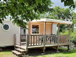 Camping Pas Cher vous présente avec son site Officiel campingpascher.fr, le Camping Au Lac D'Hautibus*** classé 3 étoiles, situé sur la commune de Argentonnay dans le département Deux-sèvres (Poitou Charentes) en France. Le camping Au Lac D'Hautibus***, vous présente un hébergement de type hébergement insolite de 19 m² pour 4 personnes. Le camping Au Lac D'Hautibus*** vous propose du mardi 26 mai au mardi 02 juin 2026, en promotion à -7% pour 7 nuits à 239,94 € au lieu de 258,0 € soit une Économie de 18,06 €. Cette location propose 116 dates différentes pour réserver votre séjour. Découvrez également les 10 autres gammes d'hébergements du camping. Les Avis clients pour le Camping Au Lac D'Hautibus*** sont de 7 sur 10. Piscine chauffée, Piscine extérieure, Animation enfants, Animations familiales, Aire de jeux enfants, Baby-foot, Canoë-kayak, Golf, Ping-pong, Randonnée, Salle de jeux vidéo, Terrain multisports, Bar, Boulangerie, Restaurant, Snack/Bar, Supermarché, Épicerie,... En savoir plus : cliquez-ICI.