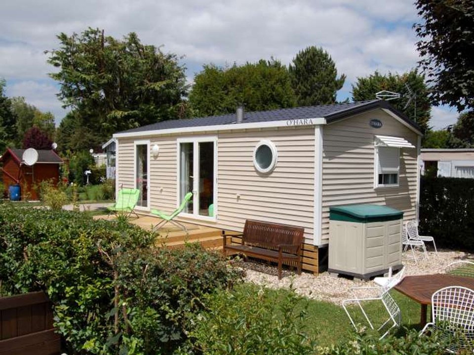Camping Pas Cher vous présente avec son site Officiel campingpascher.fr, le Camping Chateau De Bouafles classé 4 étoiles, situé sur la commune de Bouafles dans le département Eure (Haute Normandie) en France. Le camping Chateau De Bouafles vous propose un hébergement de type mobil-home (télévision). L'établissement vous propose 7 autres types d'hébergements. Découvrez tous nos séjours à petits prix dans la commune et aux alentours de Bouafles du département : Eure (Haute Normandie). Les Avis clients pour le Camping Chateau De Bouafles sont de 7 sur 10. Aire de jeux enfants, Canoë-kayak, Court de tennis, Cyclisme, Golf, Parcours sportif, Piscine, Pétanque, Randonnée, Terrain multisports, Bar, Dépôt de pain,... En savoir plus : cliquez-ICI.