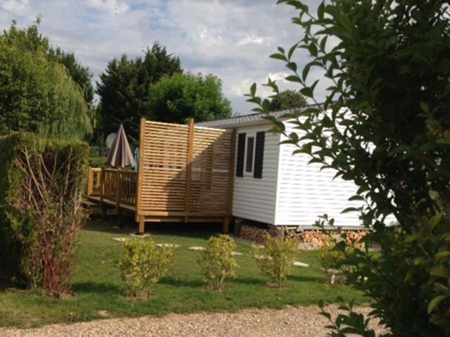 Camping Pas Cher vous présente avec son site Officiel campingpascher.fr, le Camping Chateau De Bouafles classé 4 étoiles, situé sur la commune de Bouafles dans le département Eure (Haute Normandie) en France. Le camping Chateau De Bouafles, vous présente un hébergement de type mobil-home de 24 m² et télévision. Le camping Chateau De Bouafles vous propose du dimanche 30 août au dimanche 06 septembre 2026 pour 7 nuits à 370€. Cette location propose 127 dates différentes pour réserver votre séjour. Découvrez également les 16 autres gammes d'hébergements du camping. Les Avis clients pour le Camping Chateau De Bouafles sont de 7 sur 10. Aire de jeux enfants, Canoë-kayak, Court de tennis, Cyclisme, Golf, Parcours sportif, Piscine, Pétanque, Randonnée, Terrain multisports, Bar, Dépôt de pain,... En savoir plus : cliquez-ICI.