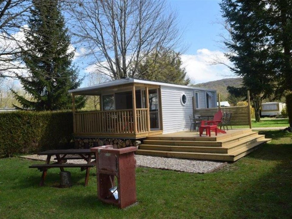 Camping Pas Cher vous présente avec son site Officiel campingpascher.fr, le Camping Chateau De Bouafles classé 4 étoiles, situé sur la commune de Bouafles dans le département Eure (Haute Normandie) en France. Le camping Chateau De Bouafles vous propose un hébergement de type mobil-home de 24 m² (télévision). L'établissement vous propose 6 autres types d'hébergements. Découvrez tous nos séjours à petits prix dans la commune et aux alentours de Bouafles du département : Eure (Haute Normandie). Les Avis clients pour le Camping Chateau De Bouafles sont de 7 sur 10. Aire de jeux enfants, Canoë-kayak, Court de tennis, Cyclisme, Golf, Parcours sportif, Piscine, Pétanque, Randonnée, Terrain multisports, Bar, Dépôt de pain,... En savoir plus : cliquez-ICI.