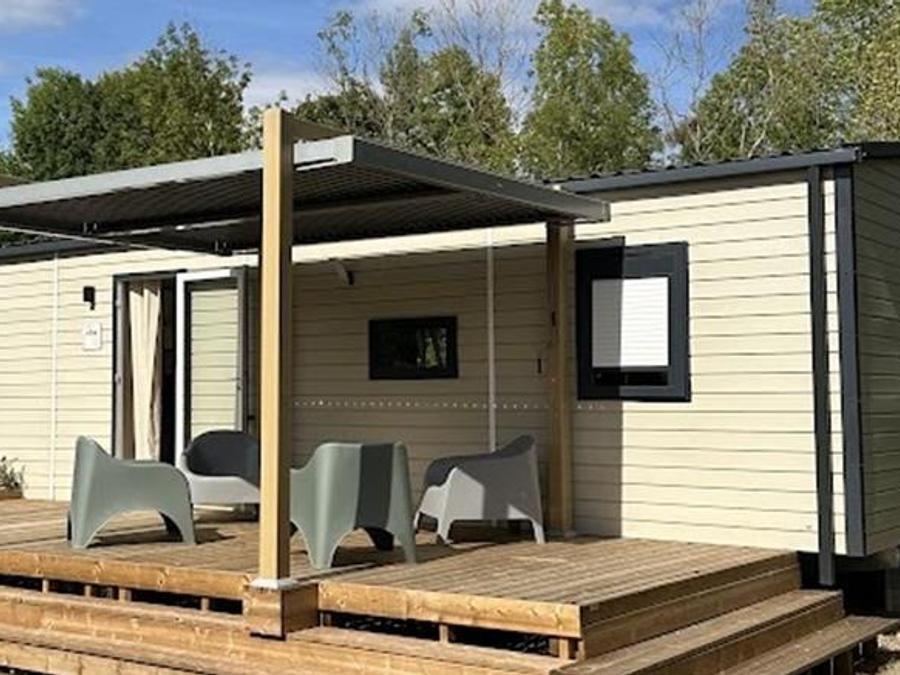 Camping Pas Cher vous présente avec son site Officiel campingpascher.fr, le Camping Chateau De Bouafles classé 4 étoiles, situé sur la commune de Bouafles dans le département Eure (Haute Normandie) en France. Le camping Chateau De Bouafles, vous présente un hébergement de type mobil-home. Le camping Chateau De Bouafles vous propose du mercredi 16 septembre au mercredi 23 septembre 2026 pour 7 nuits à 440€. Cette location propose 106 dates différentes pour réserver votre séjour. Découvrez également les 16 autres gammes d'hébergements du camping. Les Avis clients pour le Camping Chateau De Bouafles sont excellents avec une note moyenne de 8 sur 10. Aire de jeux enfants, Canoë-kayak, Court de tennis, Cyclisme, Golf, Parcours sportif, Piscine, Pétanque, Randonnée, Terrain multisports, Bar, Dépôt de pain,... En savoir plus : cliquez-ICI.