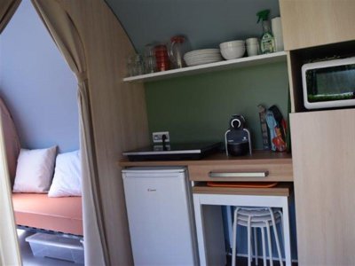 Cliquez pour découvrir toutes les photos de l'HÉBERGEMENT ! tente - Chateau De Bouafles photo 9