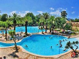 Camping Pas Cher vous présente avec son site Officiel campingpascher.fr, le Établissement La Torre Del Sol, situé sur la commune de Mont-roig Del Camp dans le département Tarragone (Catalogne) en Espagne. L'établissement La Torre Del Sol vous propose un hébergement de type chalet de 27 m². L'établissement vous propose 21 autres types d'hébergements. Découvrez tous nos séjours à petits prix dans la commune et aux alentours de Mont-roig Del Camp du département : Tarragone (Catalogne).... En savoir plus : cliquez-ICI.