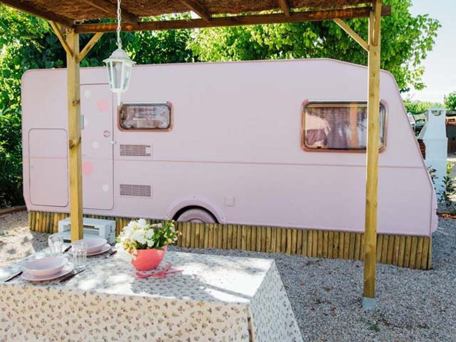 Camping Pas Cher vous présente avec son site Officiel campingpascher.fr, le Camping Miramar, situé sur la commune de Mont-roig Del Camp dans le département Tarragone (Catalogne) en Espagne. Le camping Miramar, vous présente un hébergement de type caravane de 10 m² pour 2 personnes. Le camping Miramar vous propose du vendredi 05 juin au vendredi 12 juin 2026 avec une PROMO de DERNIÈRE MINUTE, en promotion à -22% pour 7 nuits à 368,48 € au lieu de 473,48 € soit une Économie de 105 €. Cette location propose 9 dates différentes pour réserver votre séjour. Découvrez également les 44 autres gammes d'hébergements du camping. Les Avis clients pour le Camping Miramar sont excellents avec une note moyenne de 8 sur 10. Mer, Animation enfants, Animations familiales, Aire de jeux enfants, Terrain de beach-volley, Terrain de football, Bar, Restaurant, Épicerie,... En savoir plus : cliquez-ICI.