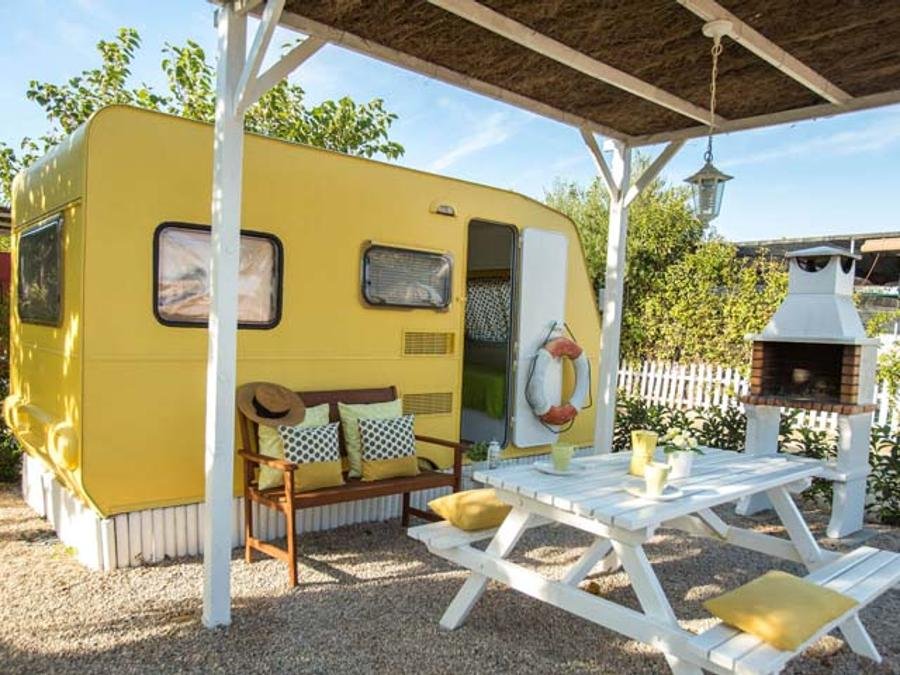 Camping Pas Cher vous présente avec son site Officiel campingpascher.fr, le Camping Miramar, situé sur la commune de Mont-roig Del Camp dans le département Tarragone (Catalogne) en Espagne. Le camping Miramar, vous présente un hébergement de type caravane de 8 m². Le camping Miramar vous propose du lundi 14 septembre au lundi 21 septembre 2026 pour 7 nuits à 332.72€. Cette location propose 66 dates différentes pour réserver votre séjour. Découvrez également les 37 autres gammes d'hébergements du camping. Les Avis clients pour le Camping Miramar sont excellents avec une note moyenne de 8 sur 10. Mer, Animation enfants, Animations familiales, Aire de jeux enfants, Terrain de beach-volley, Terrain de football, Bar, Restaurant, Épicerie,... En savoir plus : cliquez-ICI.