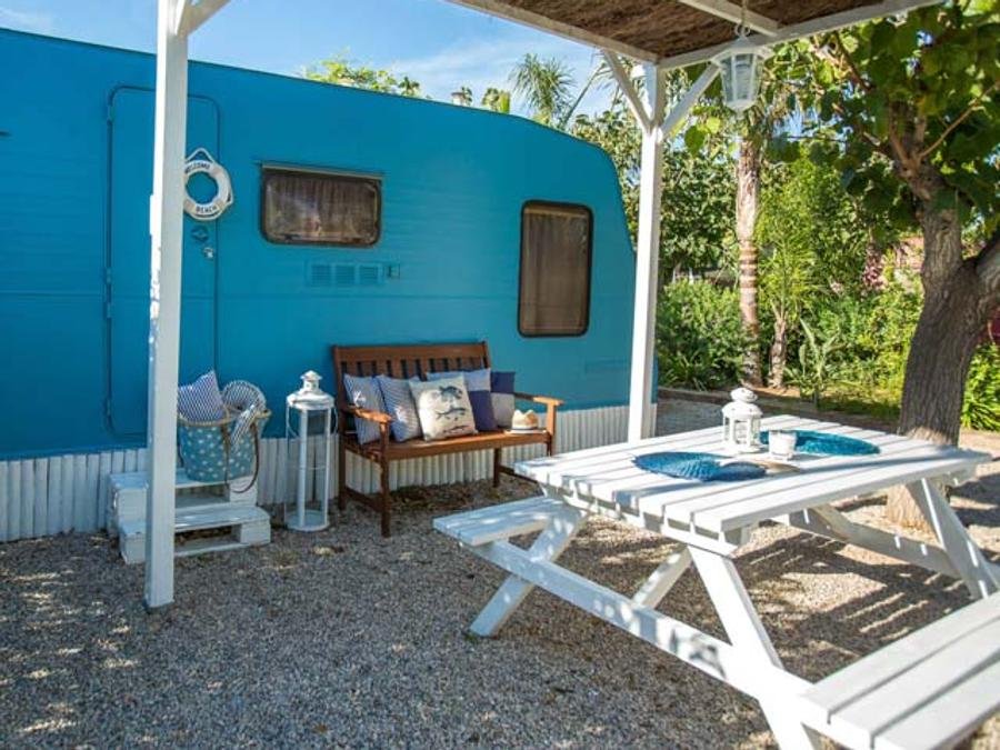 Camping Pas Cher vous présente avec son site Officiel campingpascher.fr, le Camping Miramar, situé sur la commune de Mont-roig Del Camp dans le département Tarragone (Catalogne) en Espagne. Le camping Miramar, vous présente un hébergement de type caravane de 9 m². Le camping Miramar vous propose du sam. 26 septembre au sam. 03 octobre 2026 pour 7 nuits à 303.72€. Cette location propose 36 dates différentes pour réserver votre séjour. Découvrez également les 37 autres gammes d'hébergements du camping. Les Avis clients pour le Camping Miramar sont excellents avec une note moyenne de 8 sur 10. Mer, Animation enfants, Animations familiales, Aire de jeux enfants, Terrain de beach-volley, Terrain de football, Bar, Restaurant, Épicerie,... En savoir plus : cliquez-ICI.