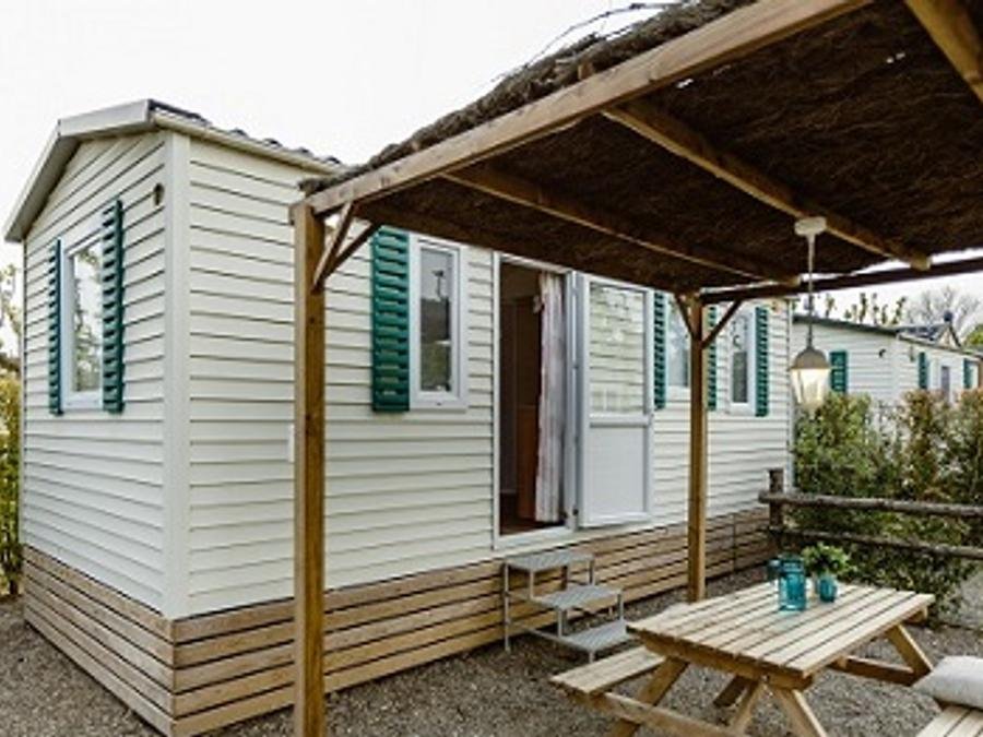Camping Pas Cher vous présente avec son site Officiel campingpascher.fr, le Camping Miramar, situé sur la commune de Mont-roig Del Camp dans le département Tarragone (Catalogne) en Espagne. Le camping Miramar vous propose un hébergement de type mobil-home de 20 m² pour 4 personnes avec climatisation. L'établissement vous propose 29 autres types d'hébergements. Découvrez tous nos séjours à petits prix dans la commune et aux alentours de Mont-roig Del Camp du département : Tarragone (Catalogne). Les Avis clients pour le Camping Miramar sont excellents avec une note moyenne de 8 sur 10. Mer, Animation enfants, Animations familiales, Aire de jeux enfants, Terrain de beach-volley, Terrain de football, Bar, Restaurant, Épicerie,... En savoir plus : cliquez-ICI.