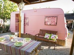 Camping Pas Cher vous présente avec son site Officiel campingpascher.fr, le Camping Miramar, situé sur la commune de Mont-roig Del Camp dans le département Tarragone (Catalogne) en Espagne. Le camping Miramar, vous présente un hébergement de type caravane de 9 m². Le camping Miramar vous propose du sam. 14 mars au sam. 21 mars 2026 pour 7 nuits à 368.48€. Cette location propose 119 dates différentes pour réserver votre séjour. Découvrez également les 40 autres gammes d'hébergements du camping. Les Avis clients pour le Camping Miramar sont excellents avec une note moyenne de 8 sur 10. Mer, Animation enfants, Animations familiales, Aire de jeux enfants, Terrain de beach-volley, Terrain de football, Bar, Restaurant, Épicerie,... En savoir plus : cliquez-ICI.