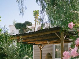 Camping Pas Cher vous présente avec son site Officiel campingpascher.fr, le Camping Miramar, situé sur la commune de Mont-roig Del Camp dans le département Tarragone (Catalogne) en Espagne. Le camping Miramar, vous présente un hébergement de type caravane de 10 m². Le camping Miramar vous propose du sam. 14 mars au sam. 21 mars 2026 pour 7 nuits à 368.48€. Cette location propose 119 dates différentes pour réserver votre séjour. Découvrez également les 40 autres gammes d'hébergements du camping. Les Avis clients pour le Camping Miramar sont excellents avec une note moyenne de 8 sur 10. Mer, Animation enfants, Animations familiales, Aire de jeux enfants, Terrain de beach-volley, Terrain de football, Bar, Restaurant, Épicerie,... En savoir plus : cliquez-ICI.