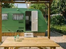 Camping Pas Cher vous présente avec son site Officiel campingpascher.fr, le Camping Miramar, situé sur la commune de Mont-roig Del Camp dans le département Tarragone (Catalogne) en Espagne. Le camping Miramar, vous présente un hébergement de type caravane de 10 m². Le camping Miramar vous propose du sam. 14 mars au sam. 21 mars 2026 pour 7 nuits à 368.48€. Cette location propose 119 dates différentes pour réserver votre séjour. Découvrez également les 40 autres gammes d'hébergements du camping. Les Avis clients pour le Camping Miramar sont excellents avec une note moyenne de 8 sur 10. Mer, Animation enfants, Animations familiales, Aire de jeux enfants, Terrain de beach-volley, Terrain de football, Bar, Restaurant, Épicerie,... En savoir plus : cliquez-ICI.