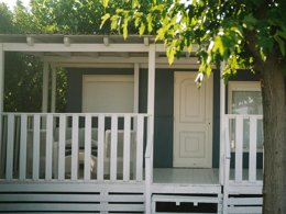 Camping Pas Cher vous présente avec son site Officiel campingpascher.fr, le Camping Miramar, situé sur la commune de Mont-roig Del Camp dans le département Tarragone (Catalogne) en Espagne. Le camping Miramar, vous présente un hébergement de type caravane de 11 m². Le camping Miramar vous propose du sam. 14 mars au sam. 21 mars 2026 pour 7 nuits à 368.48€. Cette location propose 119 dates différentes pour réserver votre séjour. Découvrez également les 40 autres gammes d'hébergements du camping. Les Avis clients pour le Camping Miramar sont excellents avec une note moyenne de 8 sur 10. Mer, Animation enfants, Animations familiales, Aire de jeux enfants, Terrain de beach-volley, Terrain de football, Bar, Restaurant, Épicerie,... En savoir plus : cliquez-ICI.