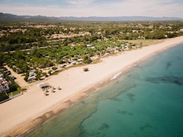 Camping Pas Cher vous présente avec son site Officiel campingpascher.fr, le Camping Miramar, situé sur la commune de Mont-roig Del Camp dans le département Tarragone (Catalogne) en Espagne. Le camping Miramar, vous présente un hébergement de type caravane de 9 m². Le camping Miramar vous propose du sam. 14 mars au sam. 21 mars 2026 pour 7 nuits à 368.48€. Cette location propose 119 dates différentes pour réserver votre séjour. Découvrez également les 40 autres gammes d'hébergements du camping. Les Avis clients pour le Camping Miramar sont excellents avec une note moyenne de 8 sur 10. Mer, Animation enfants, Animations familiales, Aire de jeux enfants, Terrain de beach-volley, Terrain de football, Bar, Restaurant, Épicerie,... En savoir plus : cliquez-ICI.