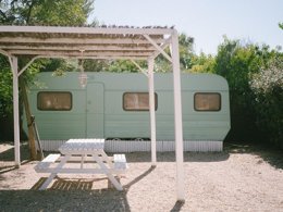 Camping Pas Cher vous présente avec son site Officiel campingpascher.fr, le Camping Miramar, situé sur la commune de Mont-roig Del Camp dans le département Tarragone (Catalogne) en Espagne. Le camping Miramar, vous présente un hébergement de type caravane de 10 m². Le camping Miramar vous propose du sam. 14 mars au sam. 21 mars 2026 pour 7 nuits à 368.48€. Cette location propose 119 dates différentes pour réserver votre séjour. Découvrez également les 40 autres gammes d'hébergements du camping. Les Avis clients pour le Camping Miramar sont excellents avec une note moyenne de 8 sur 10. Mer, Animation enfants, Animations familiales, Aire de jeux enfants, Terrain de beach-volley, Terrain de football, Bar, Restaurant, Épicerie,... En savoir plus : cliquez-ICI.