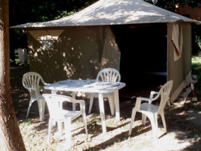 Cliquez pour découvrir toutes les photos de l'HÉBERGEMENT ! tente en toile et bois - Paradis Bellerive photo 3