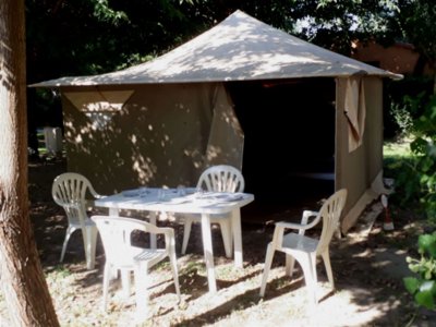Cliquez pour découvrir toutes les photos de l'HÉBERGEMENT ! tente en toile et bois - Paradis Bellerive photo 7
